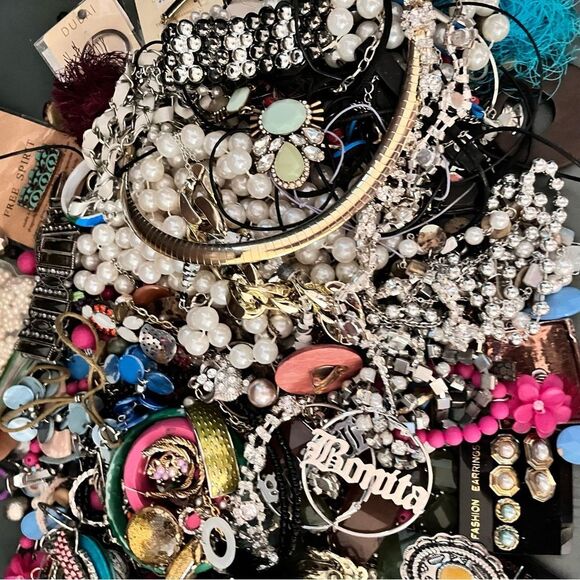 4lb. Craft Junk Jewelry Lot - Picture 6 of 8